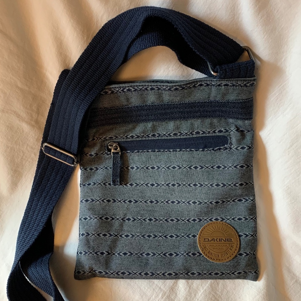 Dakine 'Jive' chambray slim crossbody bag/purse